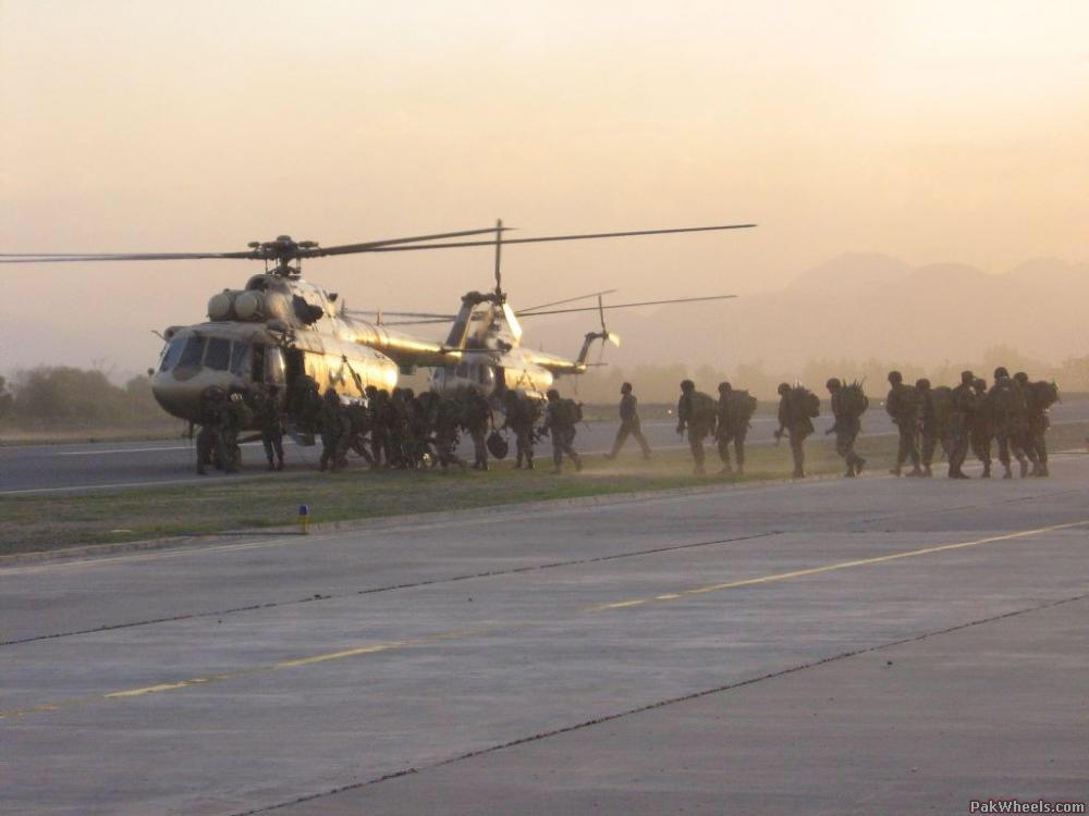 SSG boarding on Pakistan Army's Mi-17 Helicopter